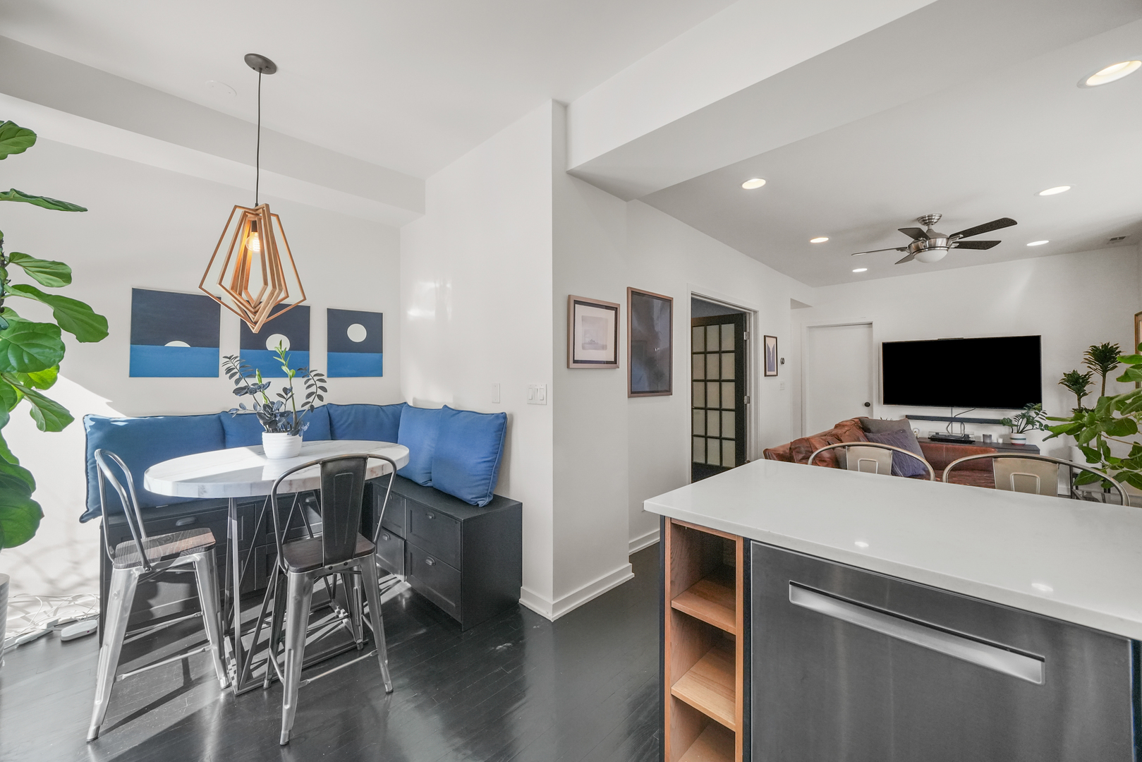 1735 W Division Street Unit: 204