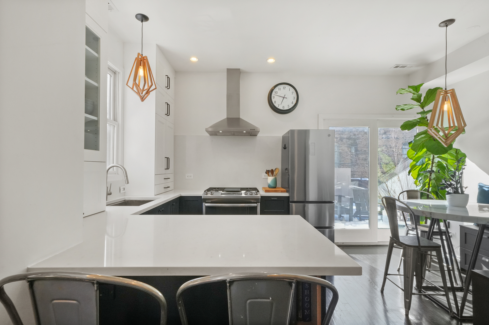 1735 W Division Street Unit: 204