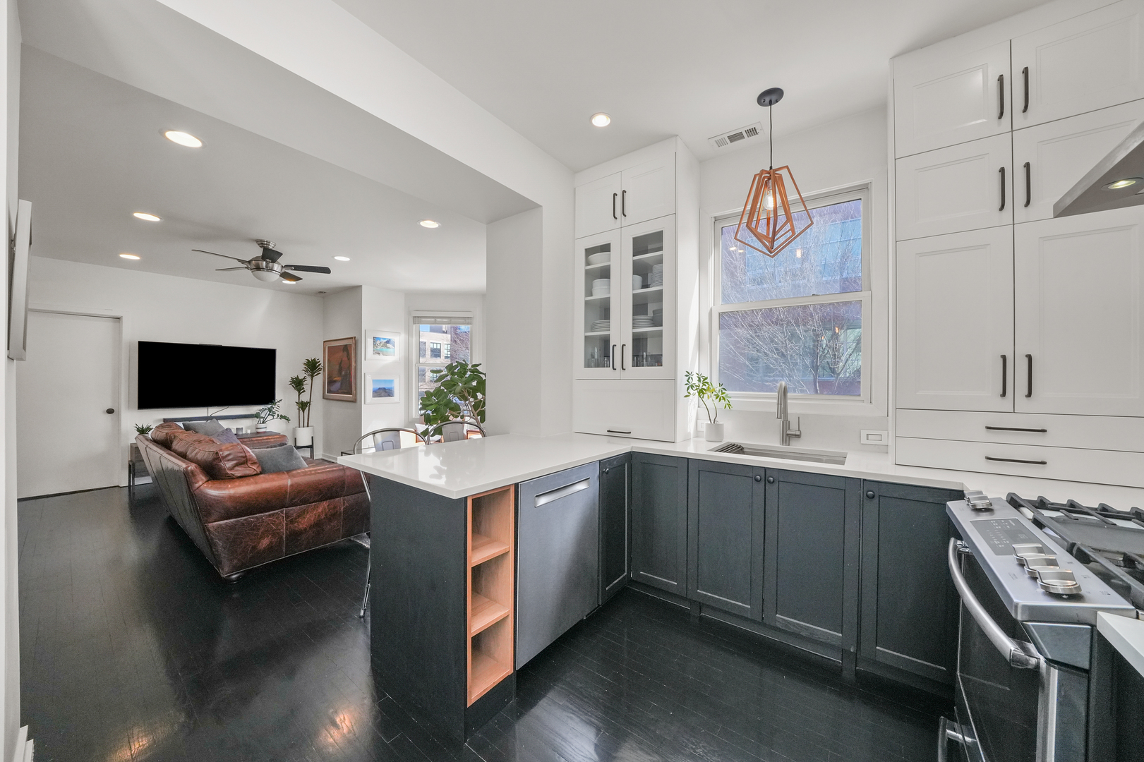 1735 W Division Street Unit: 204