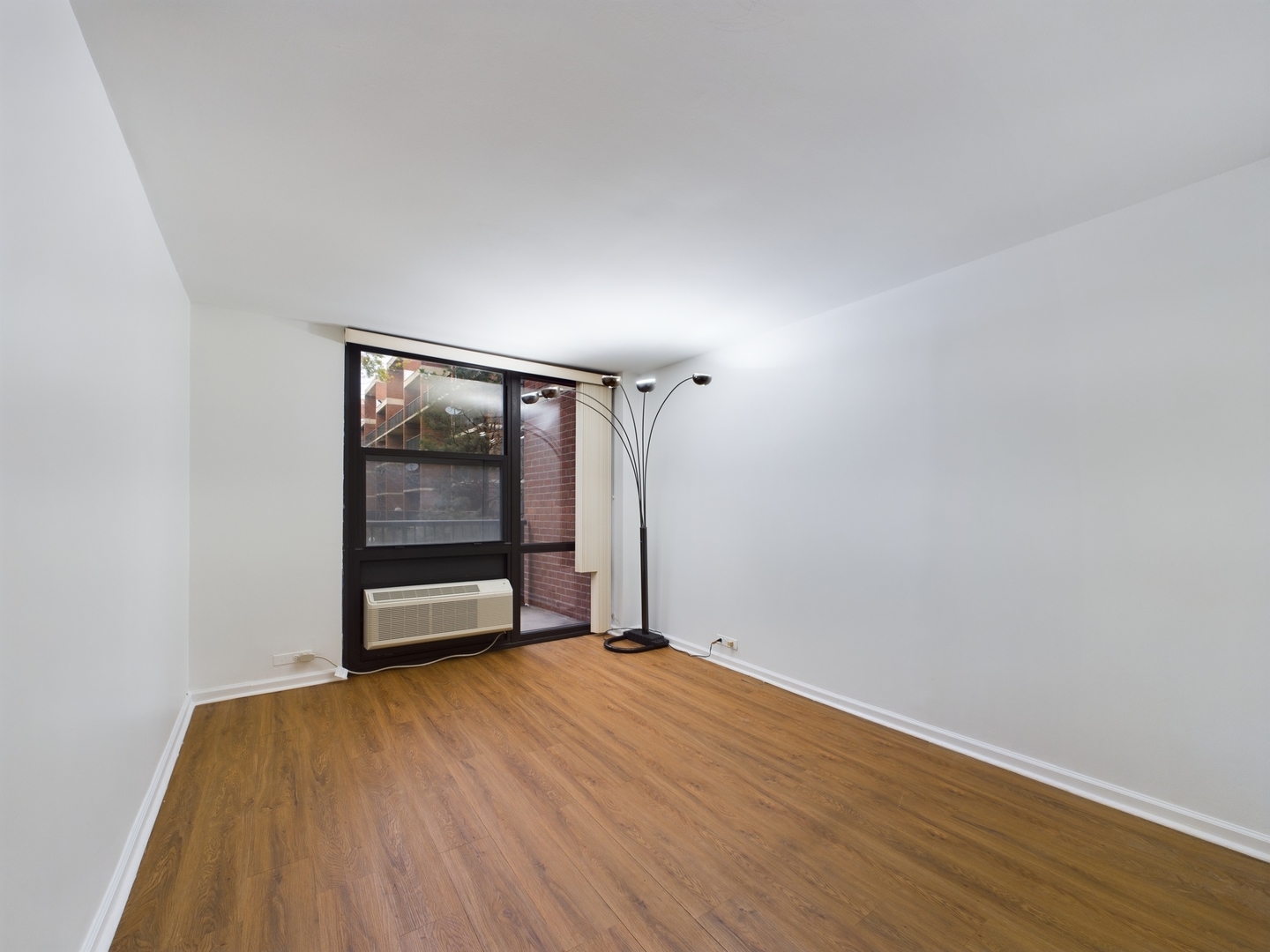 2941 S Michigan Avenue Unit: 204