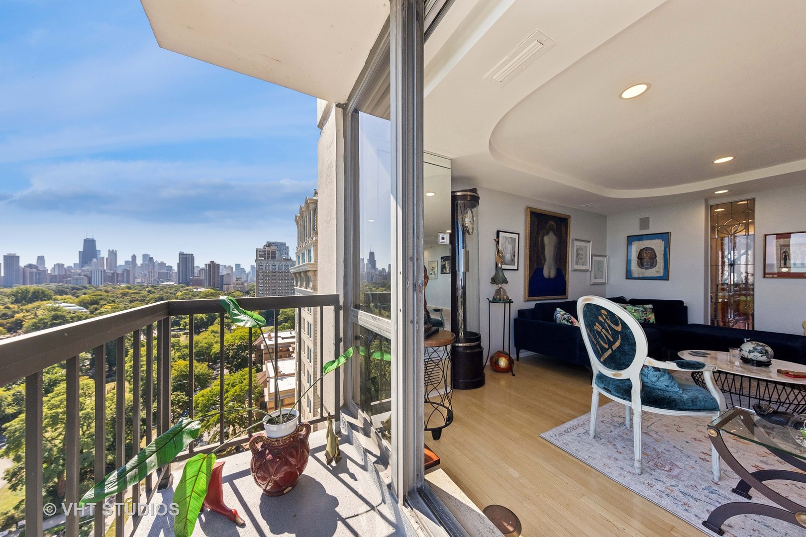 2314 N Lincoln Park West Street Unit: 15