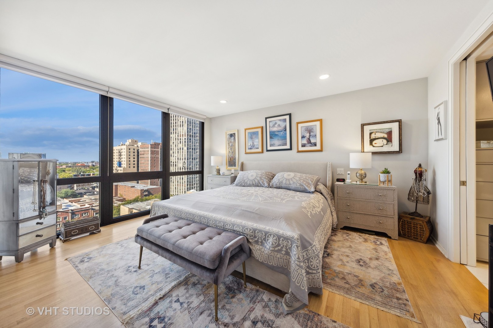 2314 N Lincoln Park West Street Unit: 15