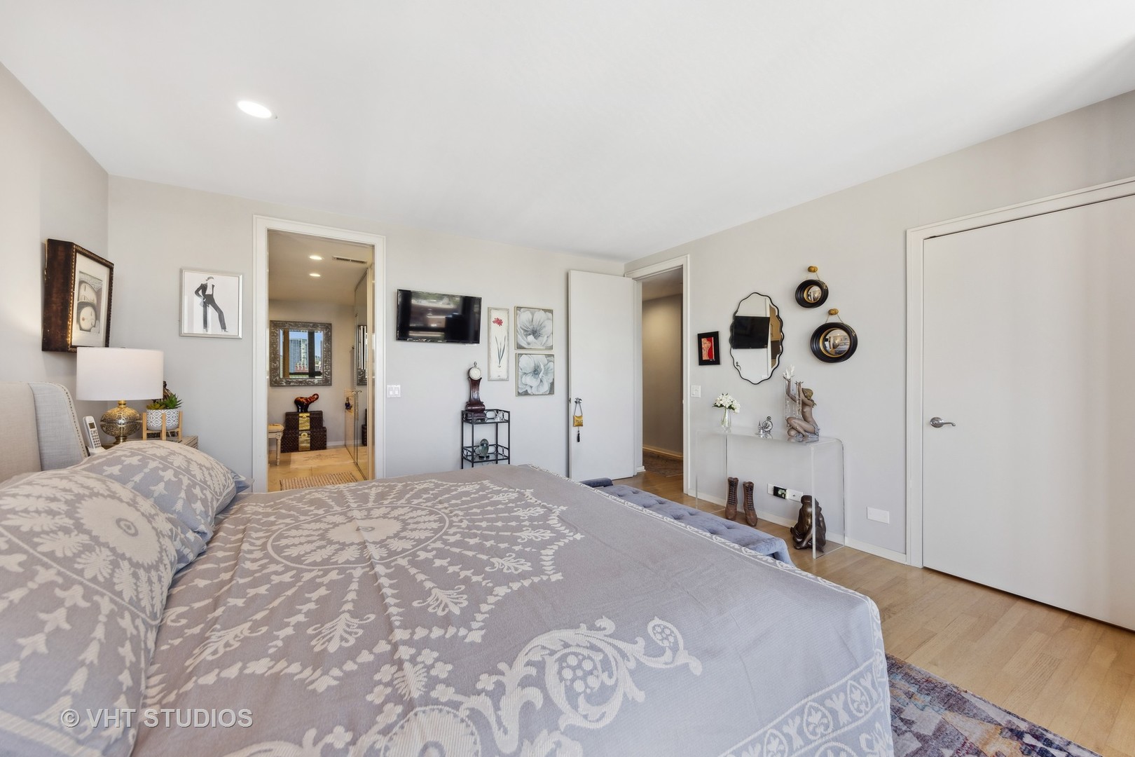 2314 N Lincoln Park West Street Unit: 15