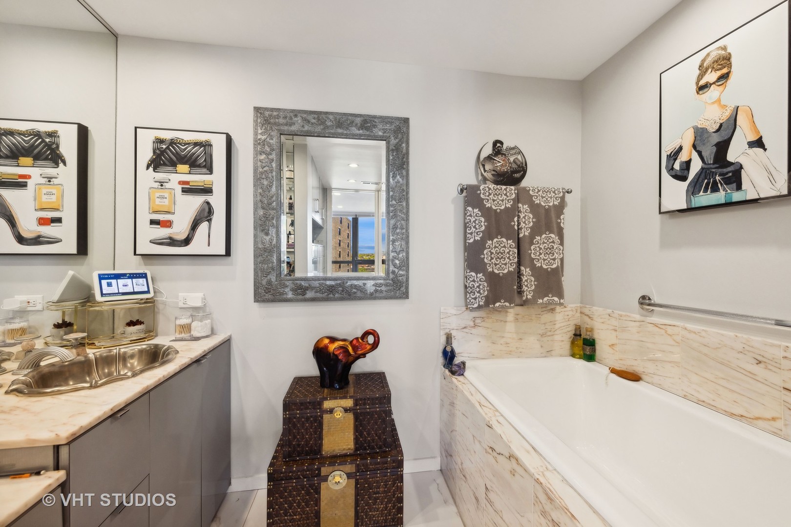 2314 N Lincoln Park West Street Unit: 15