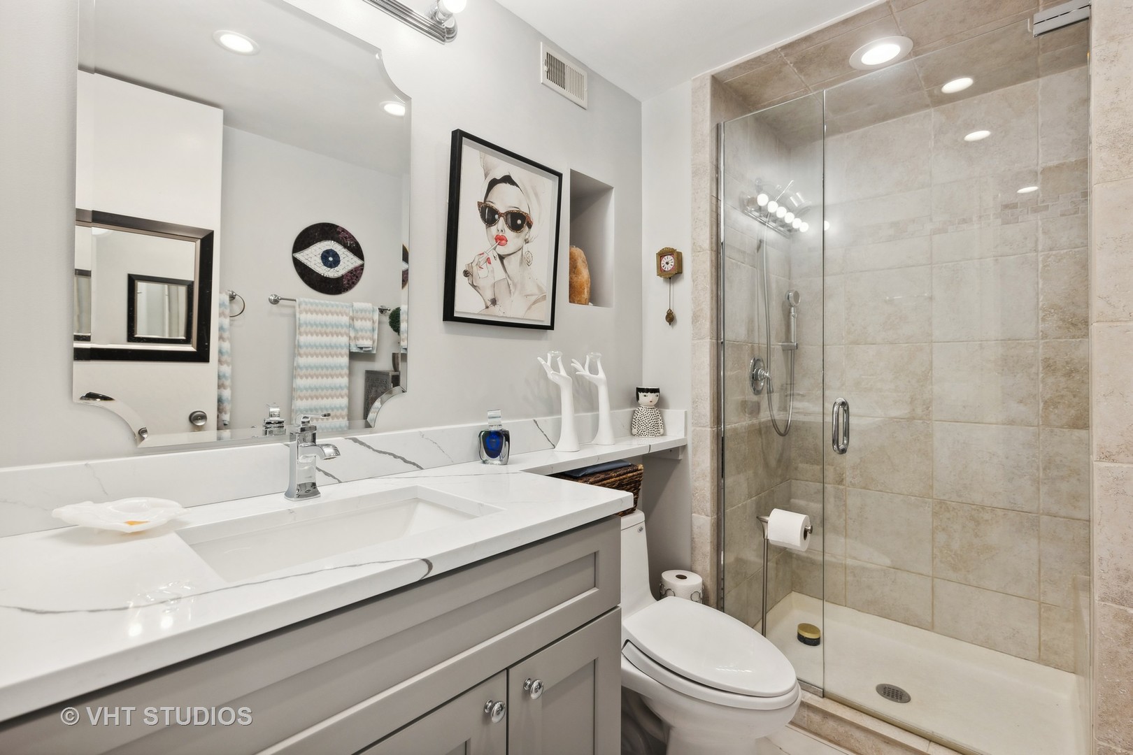 2314 N Lincoln Park West Street Unit: 15