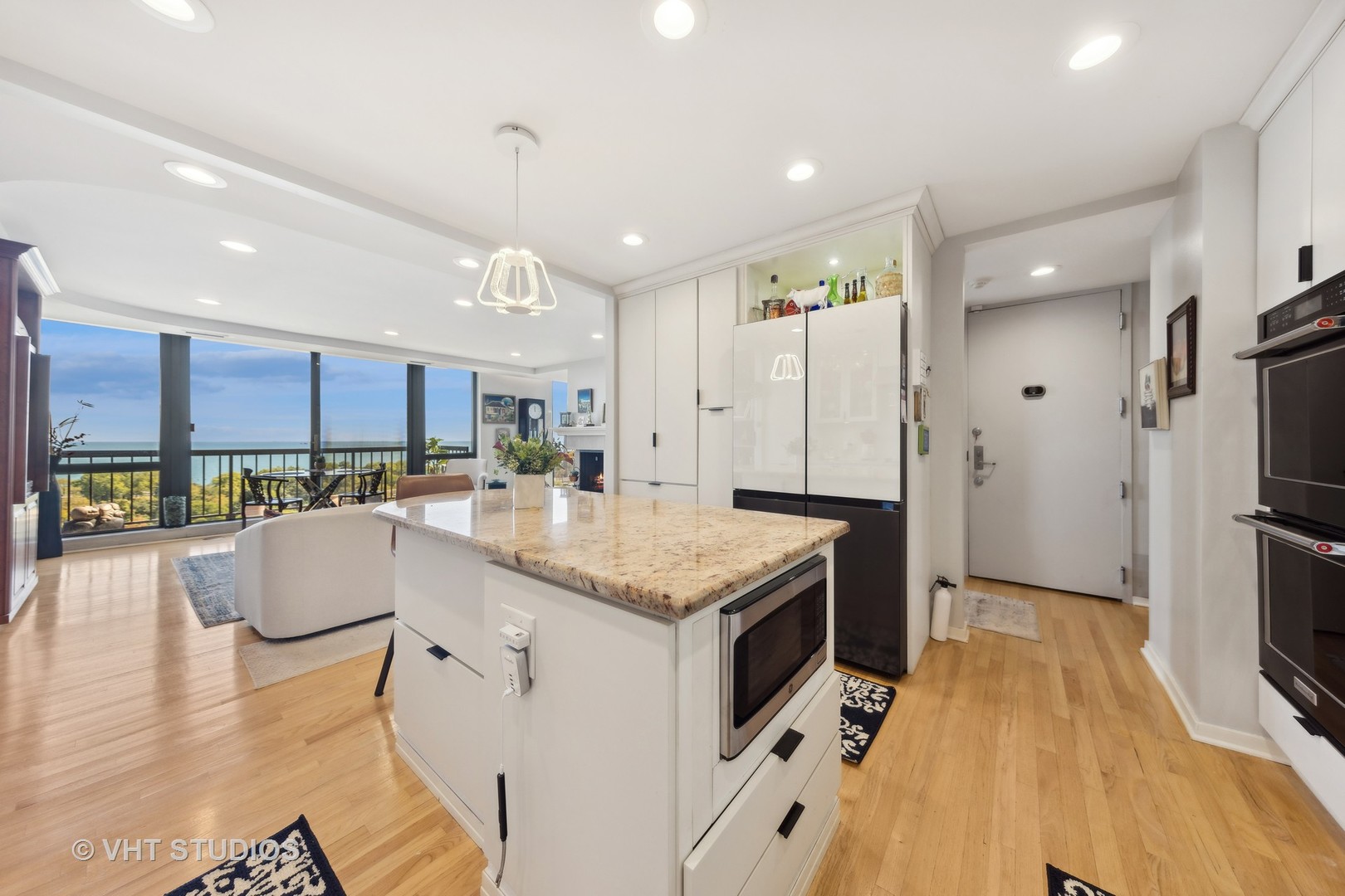 2314 N Lincoln Park West Street Unit: 15