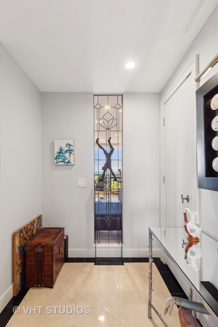 2314 N Lincoln Park West Street Unit: 15