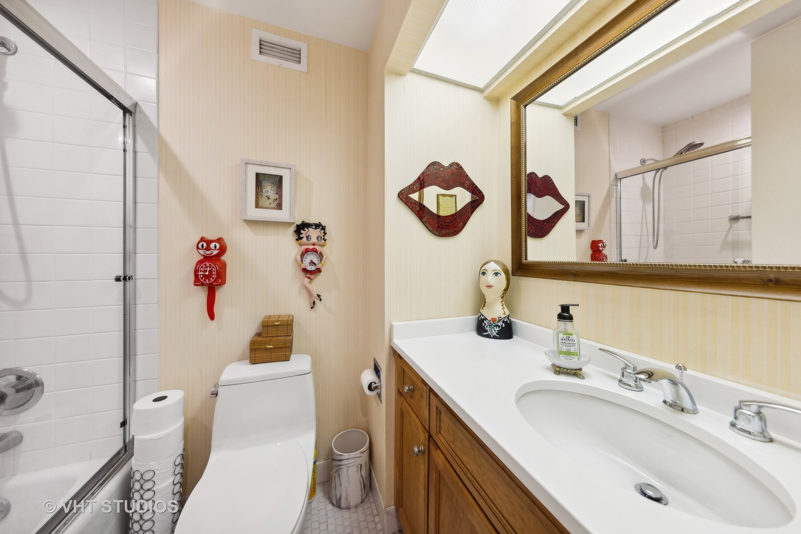 2314 N Lincoln Park West Street Unit: 15