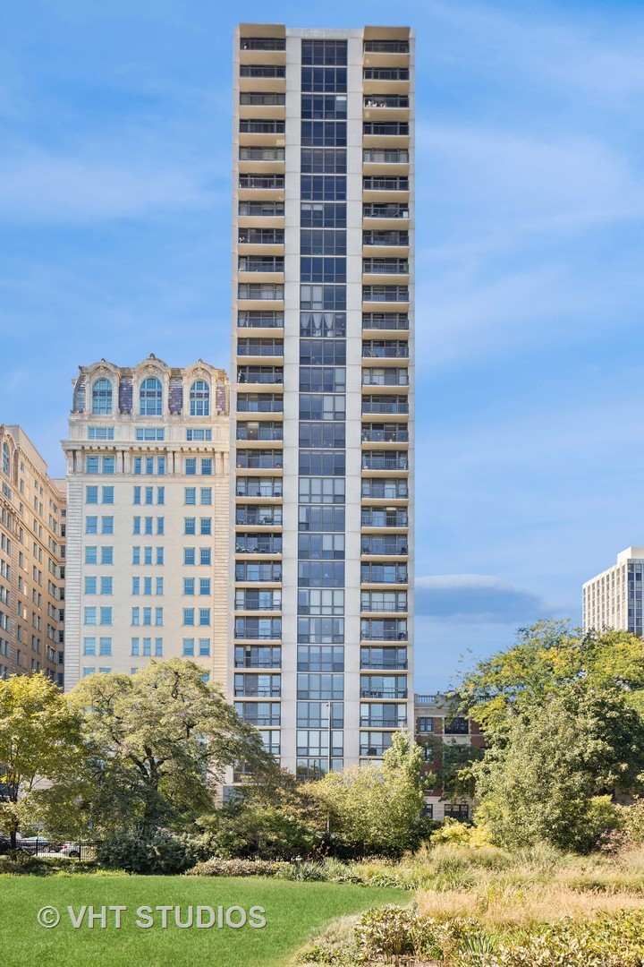 2314 N Lincoln Park West Street Unit: 15