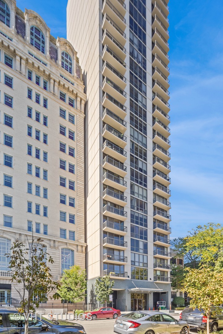 2314 N Lincoln Park West Street Unit: 15