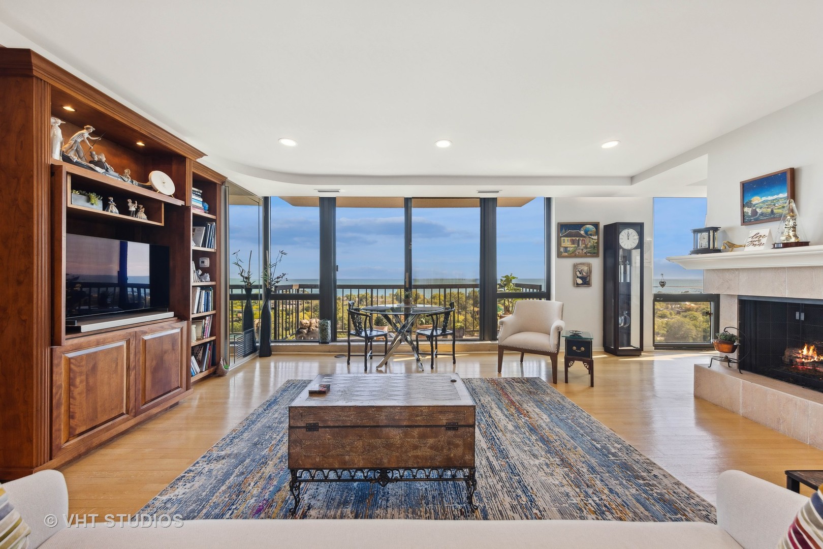 2314 N Lincoln Park West Street Unit: 15