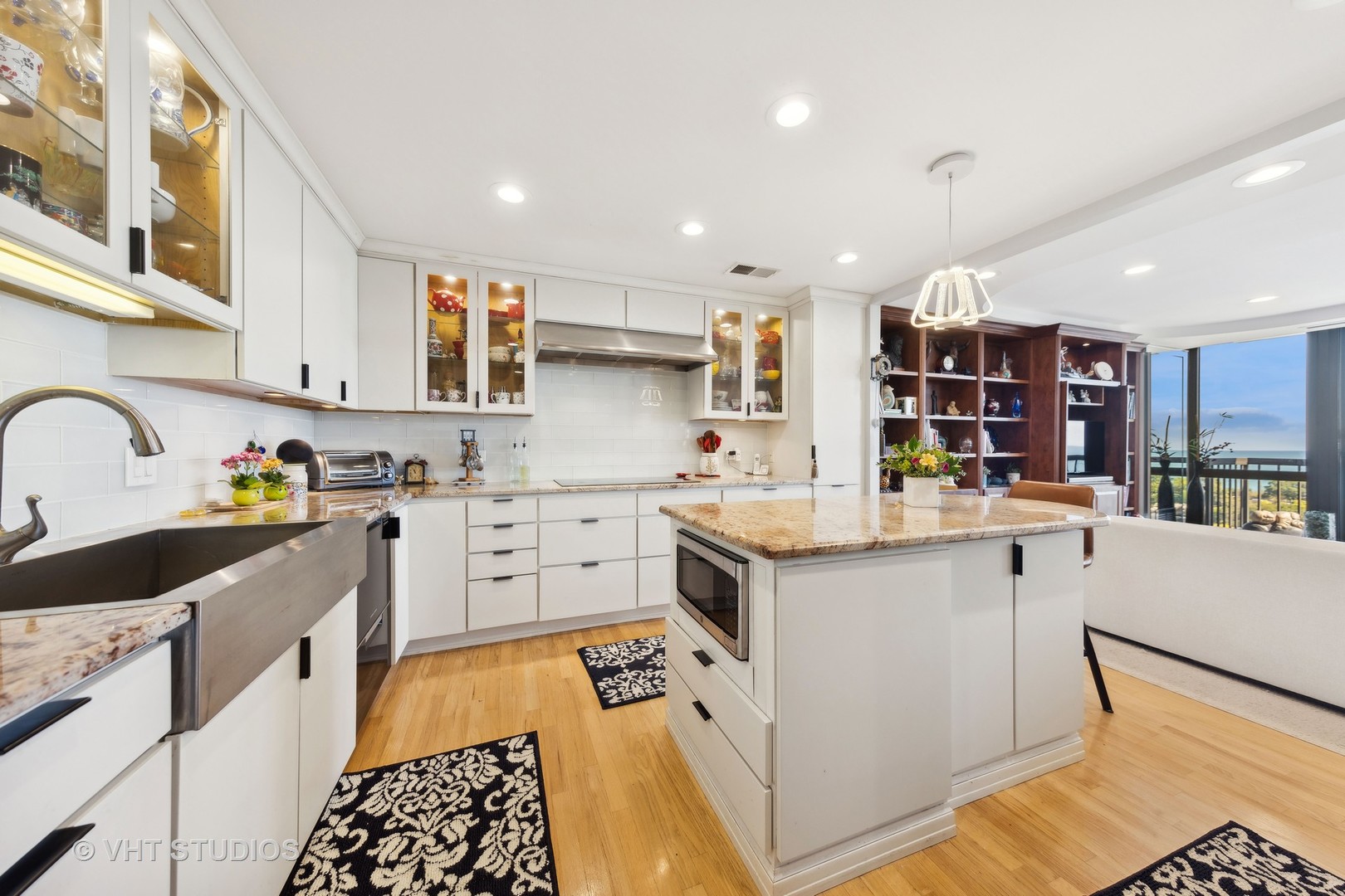 2314 N Lincoln Park West Street Unit: 15