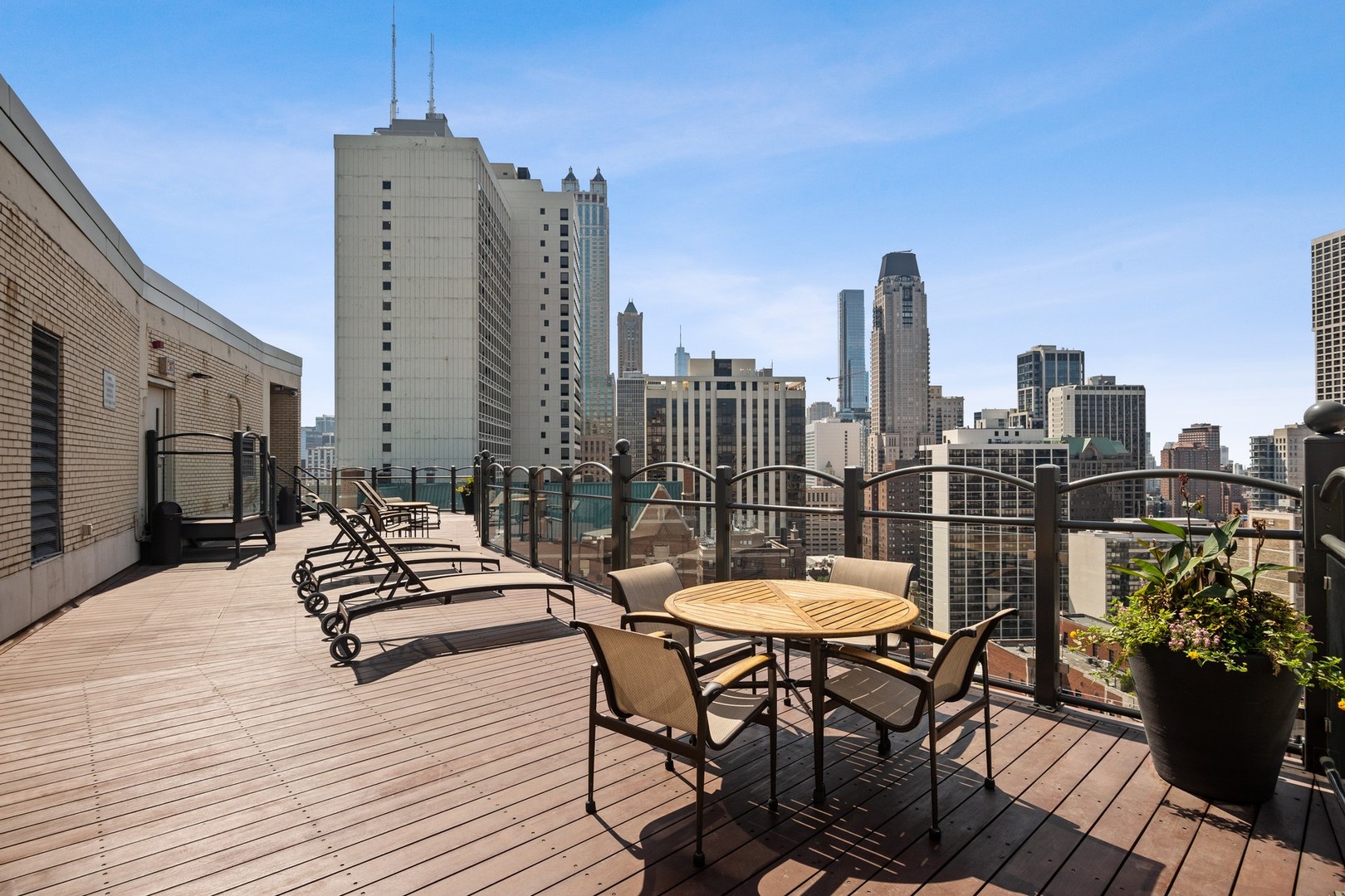 1150 N Lake Shore Drive Unit: 15K