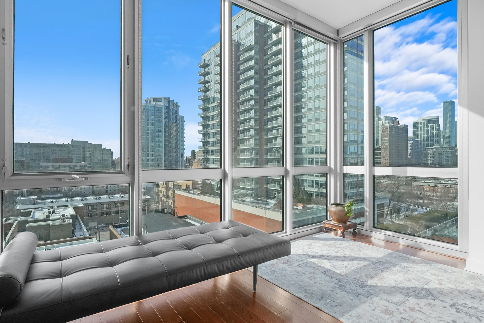 1629 S Prairie Avenue Unit: 908