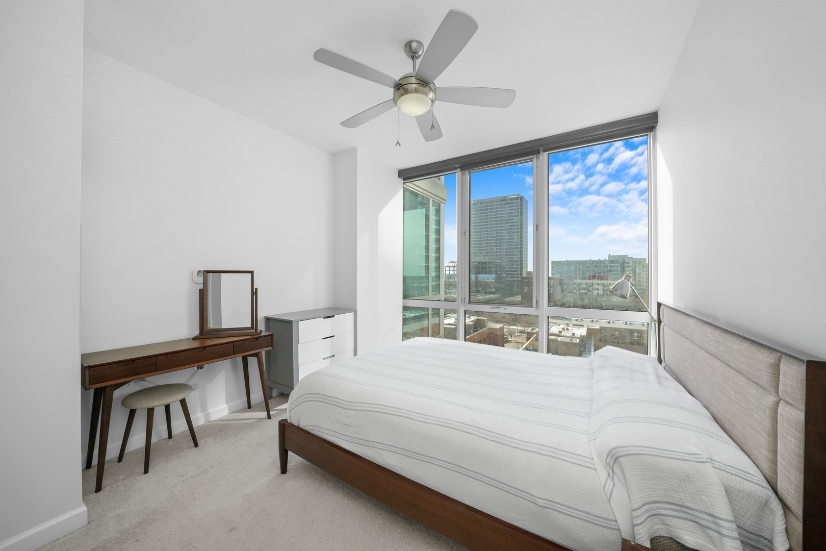 1629 S Prairie Avenue Unit: 908