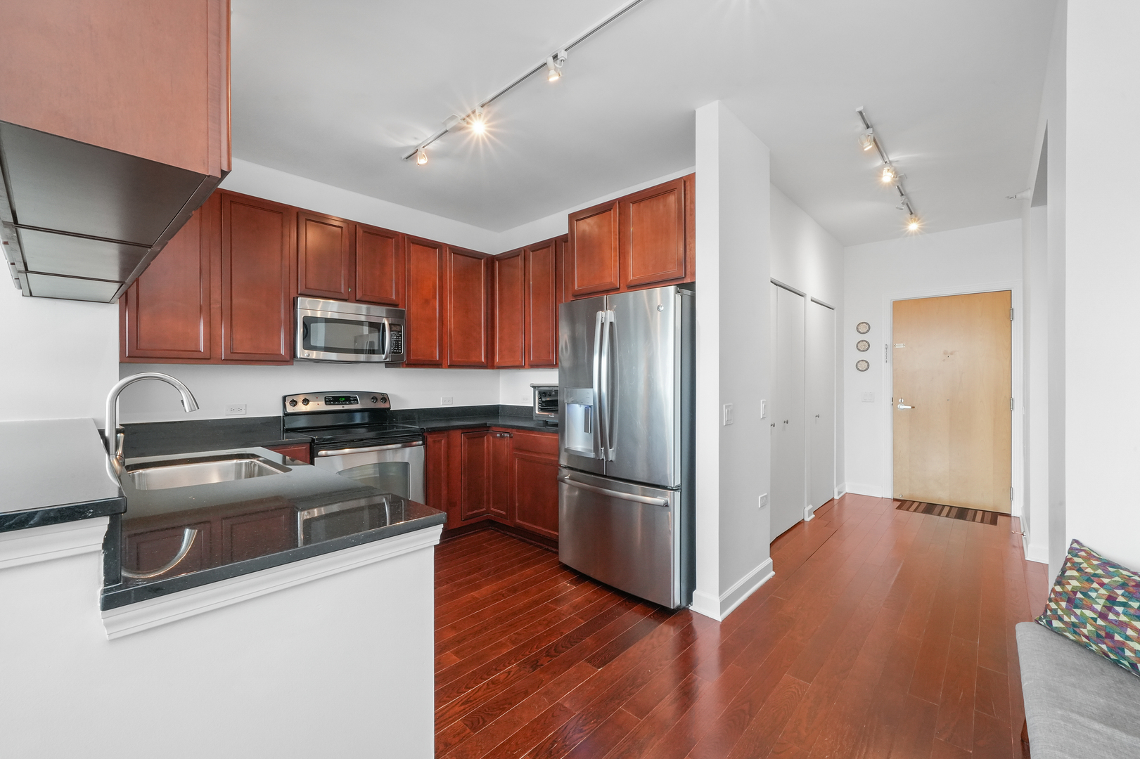 1629 S Prairie Avenue Unit: 908