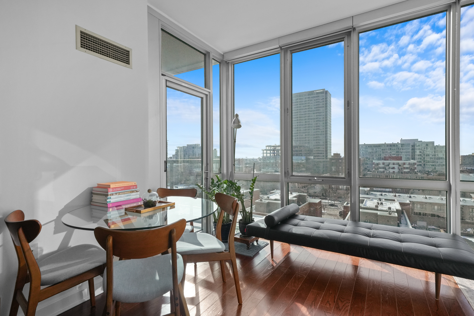 1629 S Prairie Avenue Unit: 908