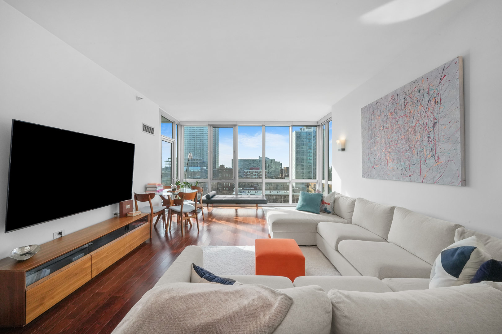 1629 S Prairie Avenue Unit: 908