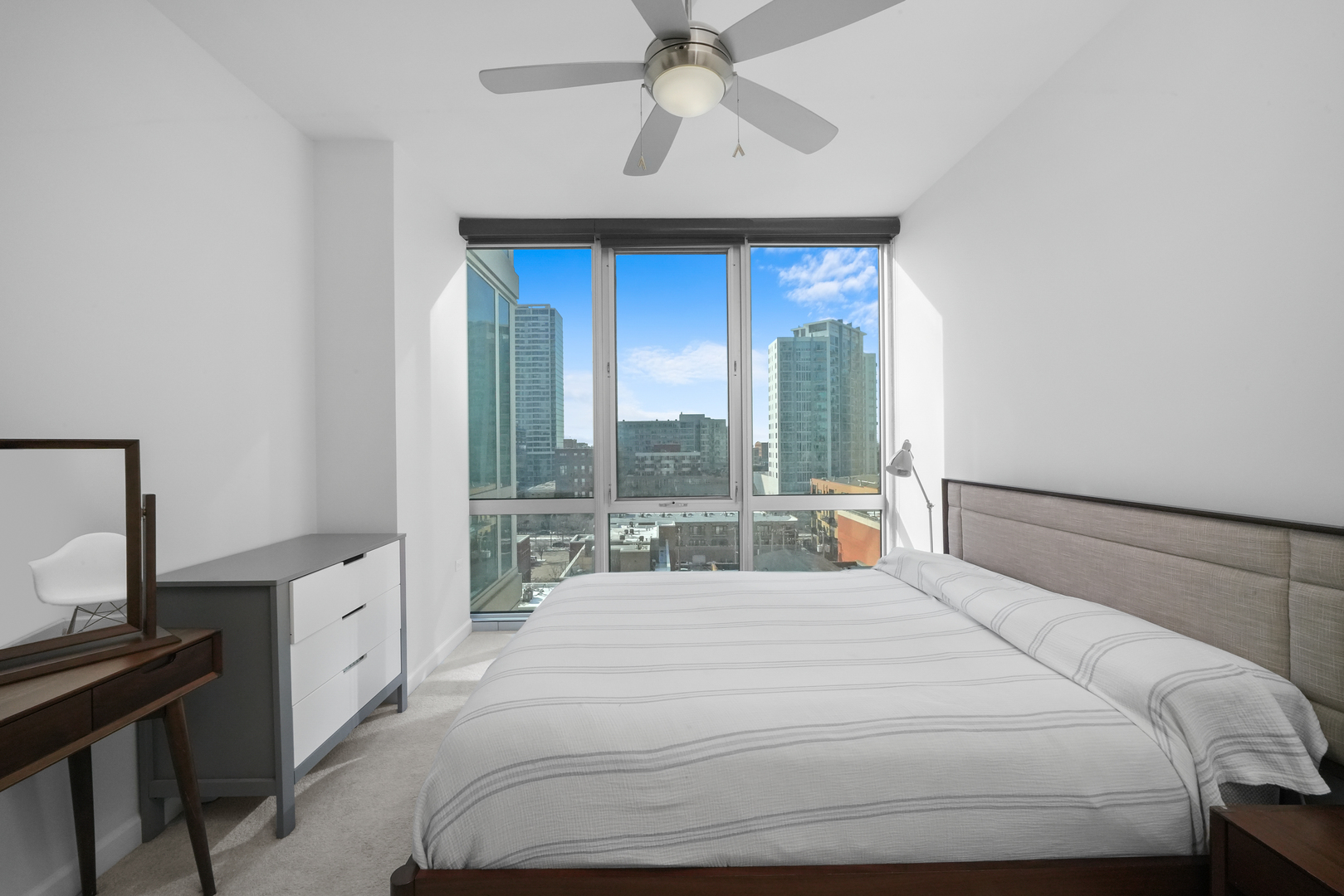 1629 S Prairie Avenue Unit: 908