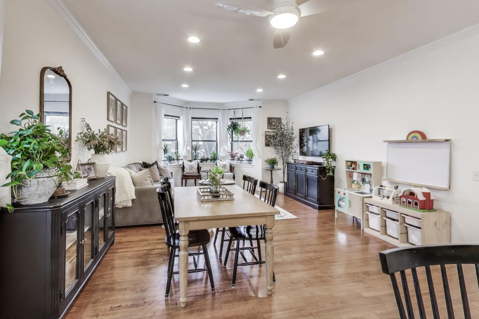 1016 S Racine Avenue Unit: 302