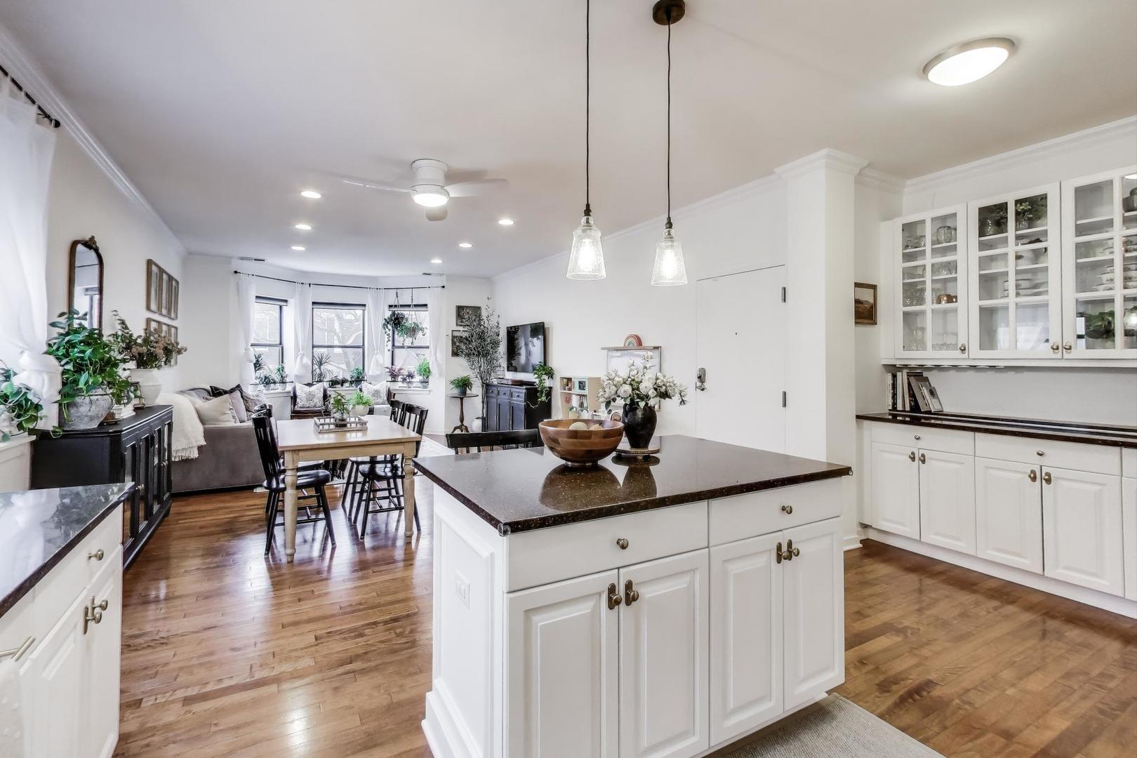 1016 S Racine Avenue Unit: 302