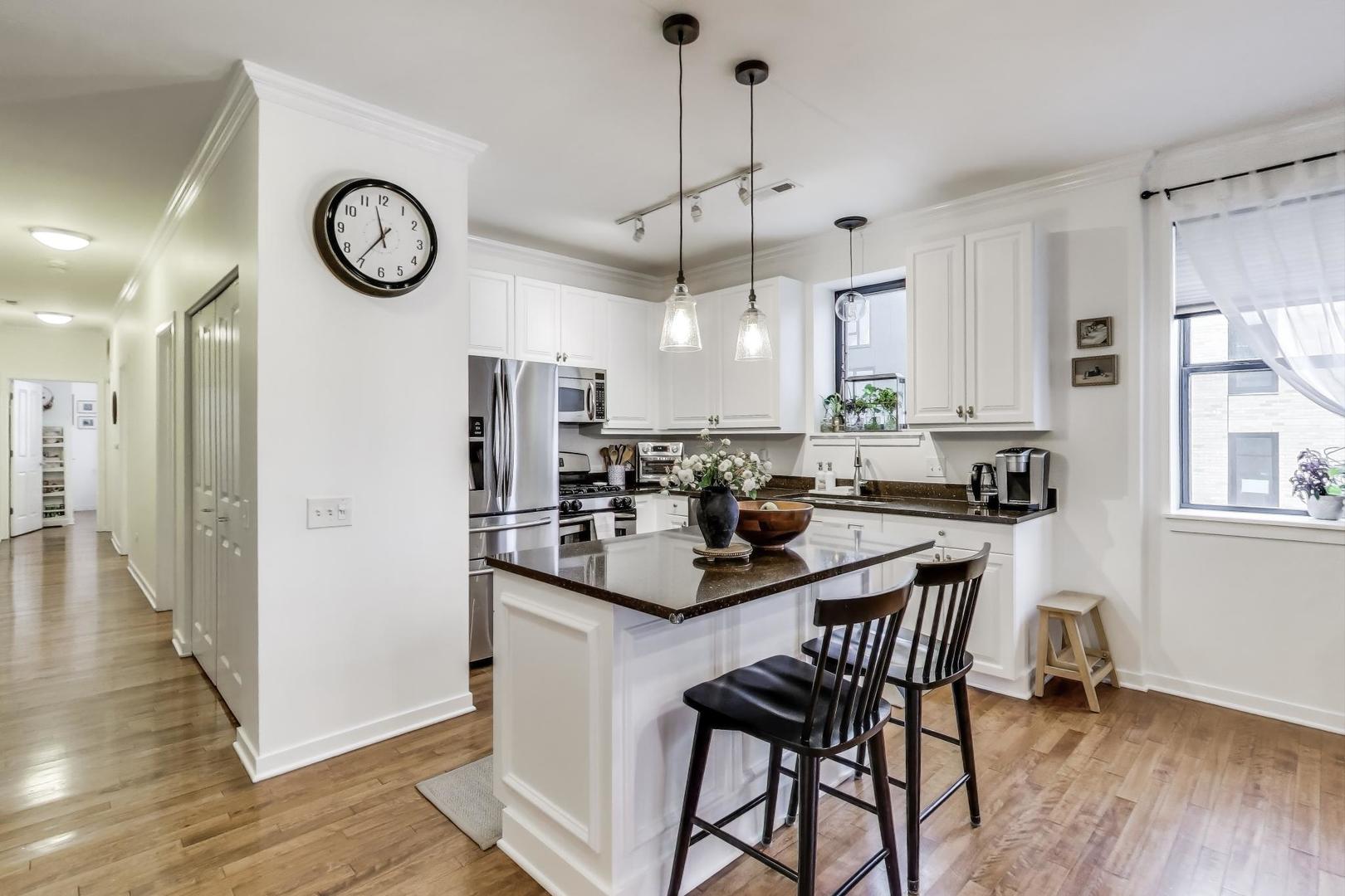 1016 S Racine Avenue Unit: 302