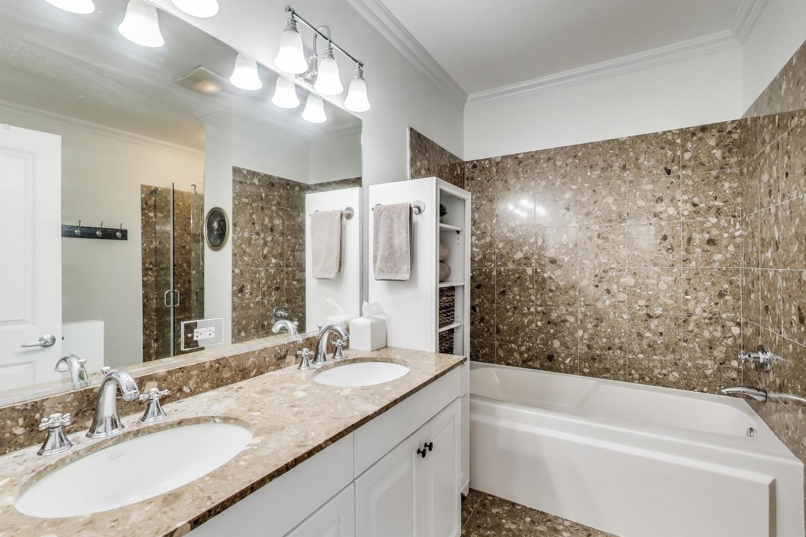 1016 S Racine Avenue Unit: 302