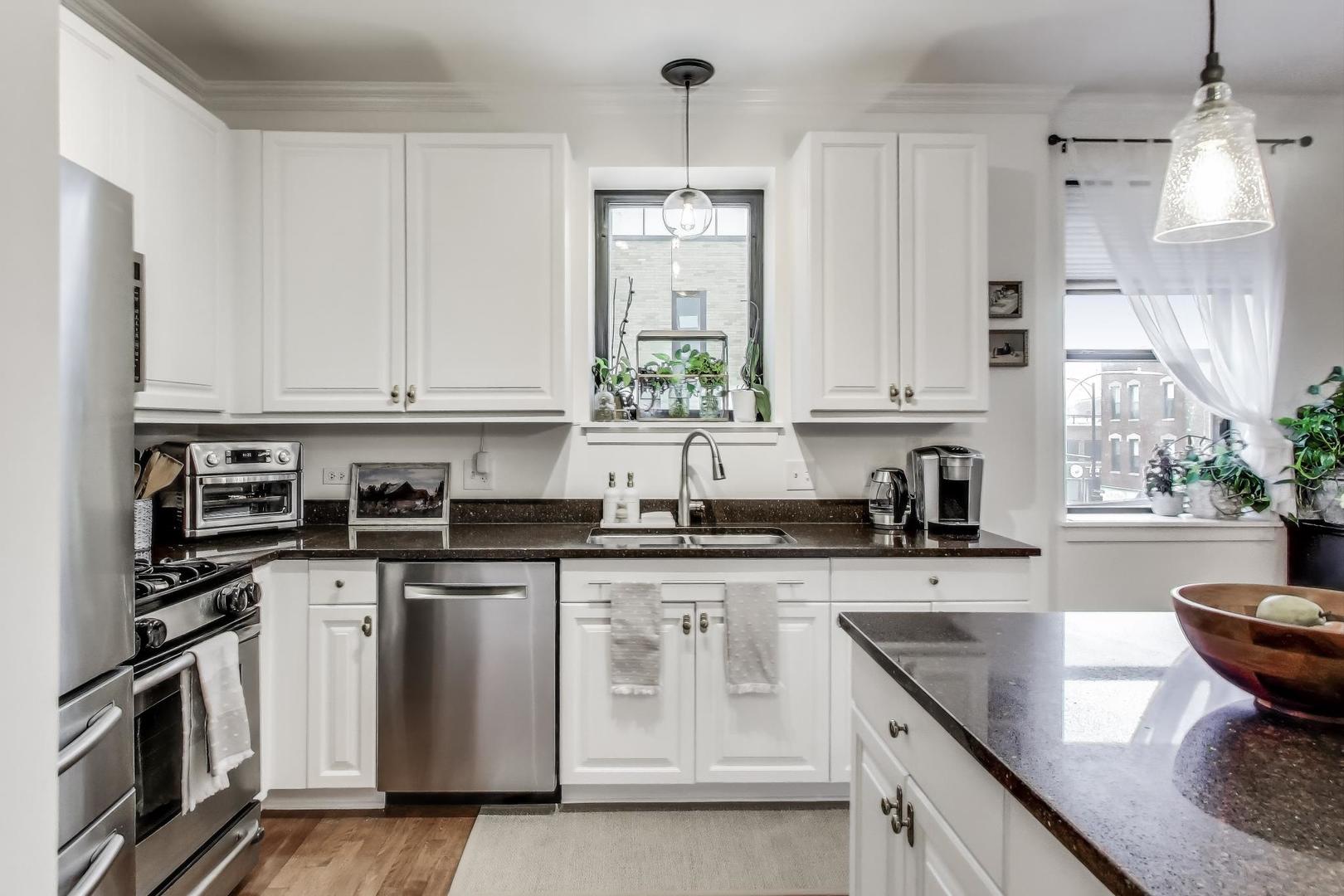 1016 S Racine Avenue Unit: 302