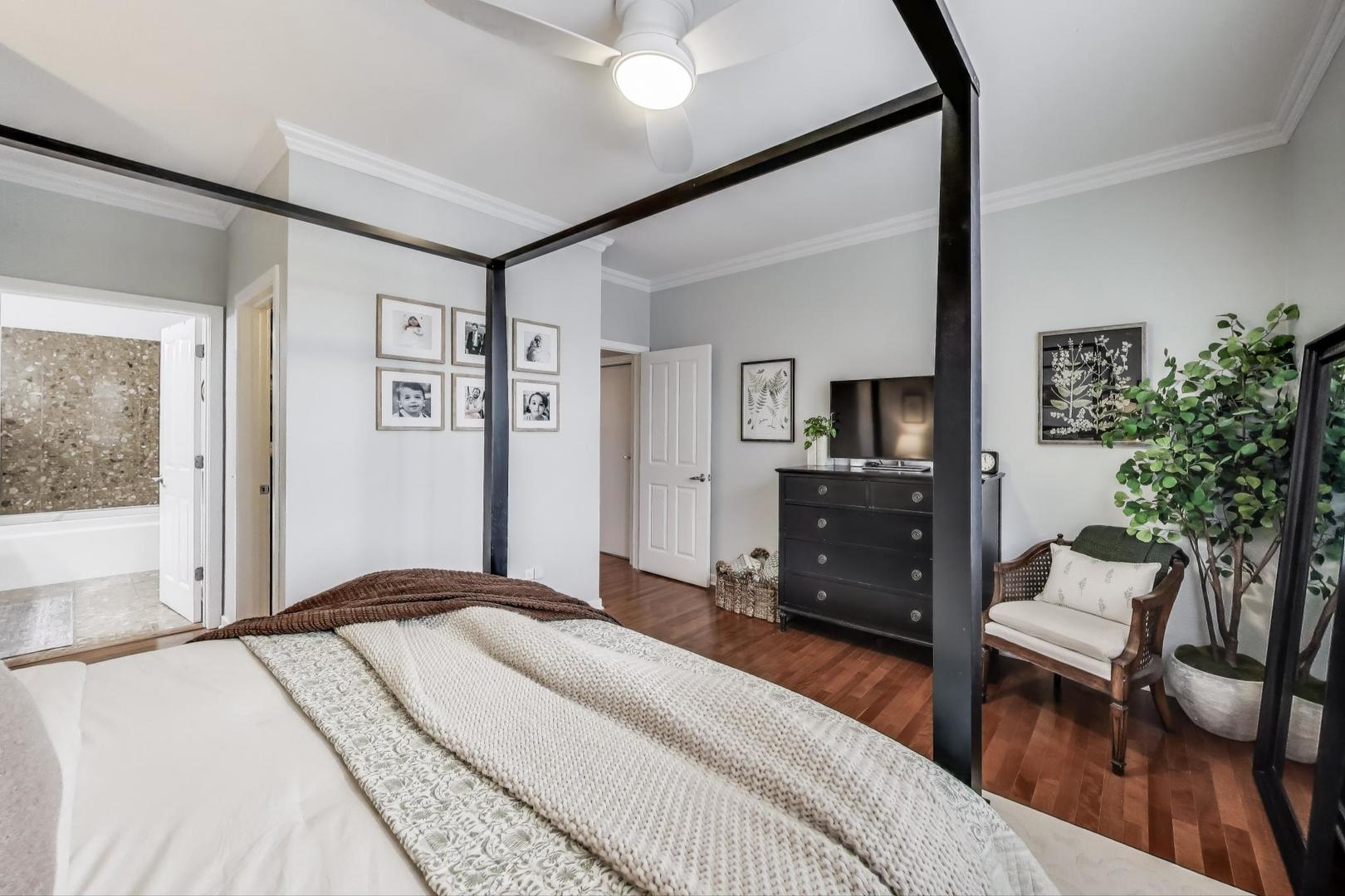 1016 S Racine Avenue Unit: 302