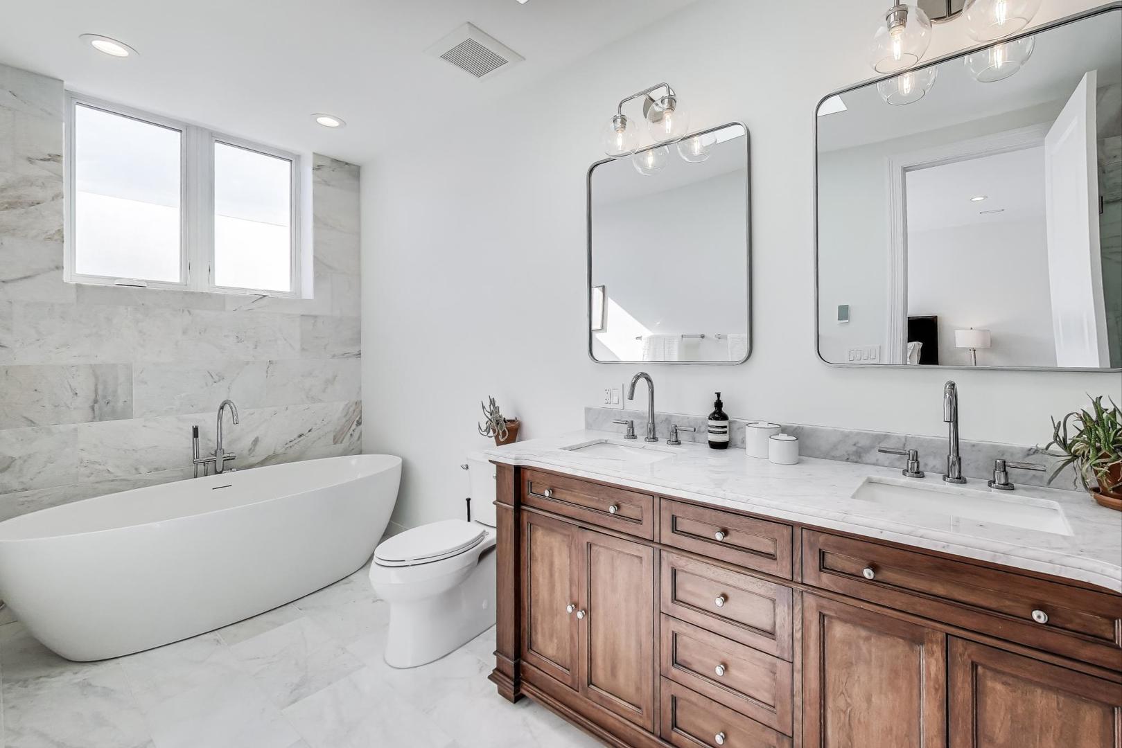 1515 W School Street