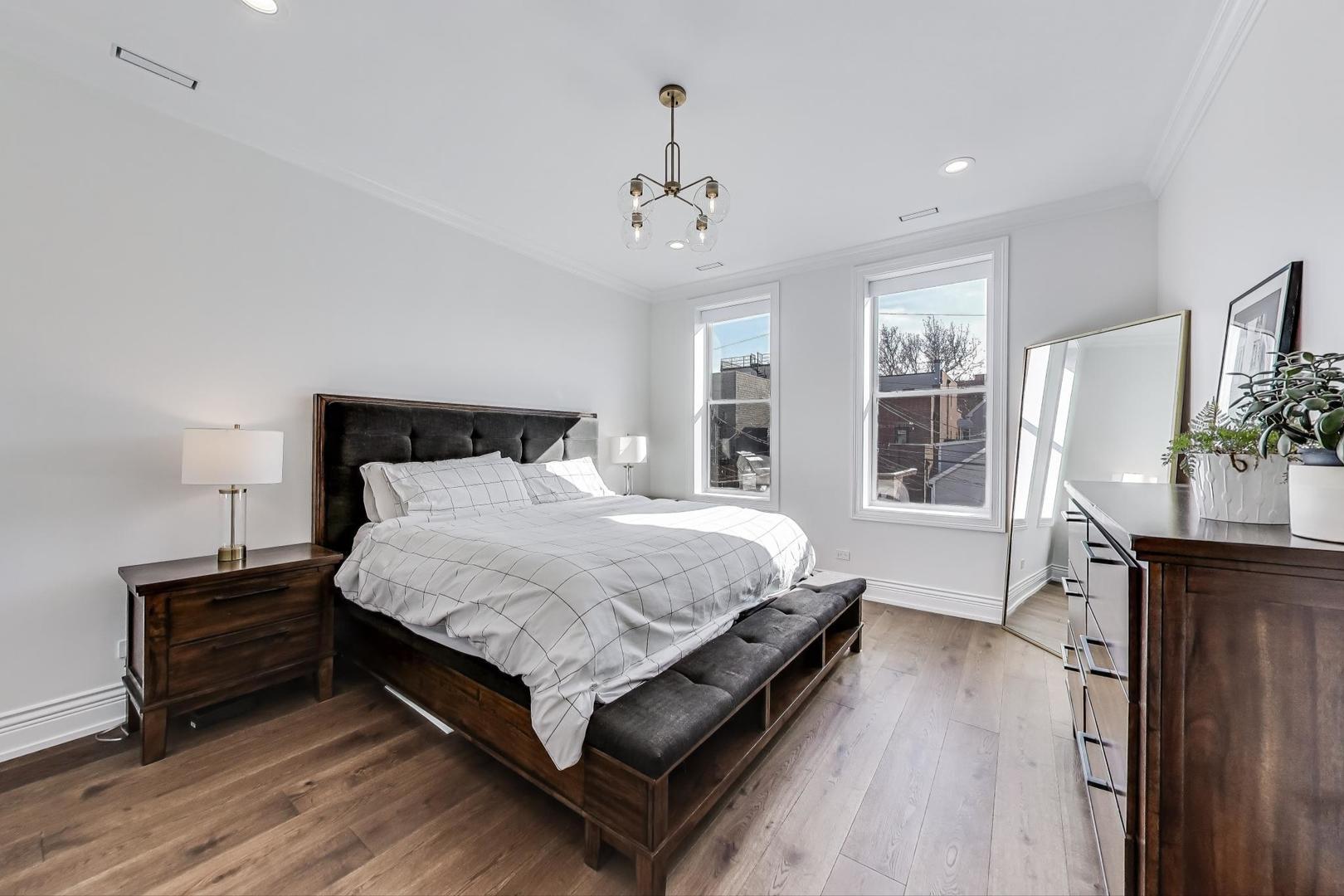 1515 W School Street