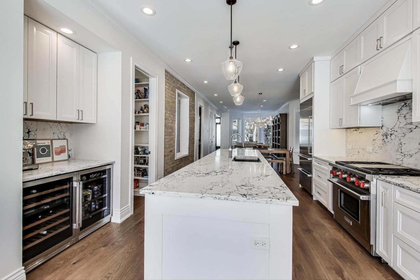 1515 W School Street