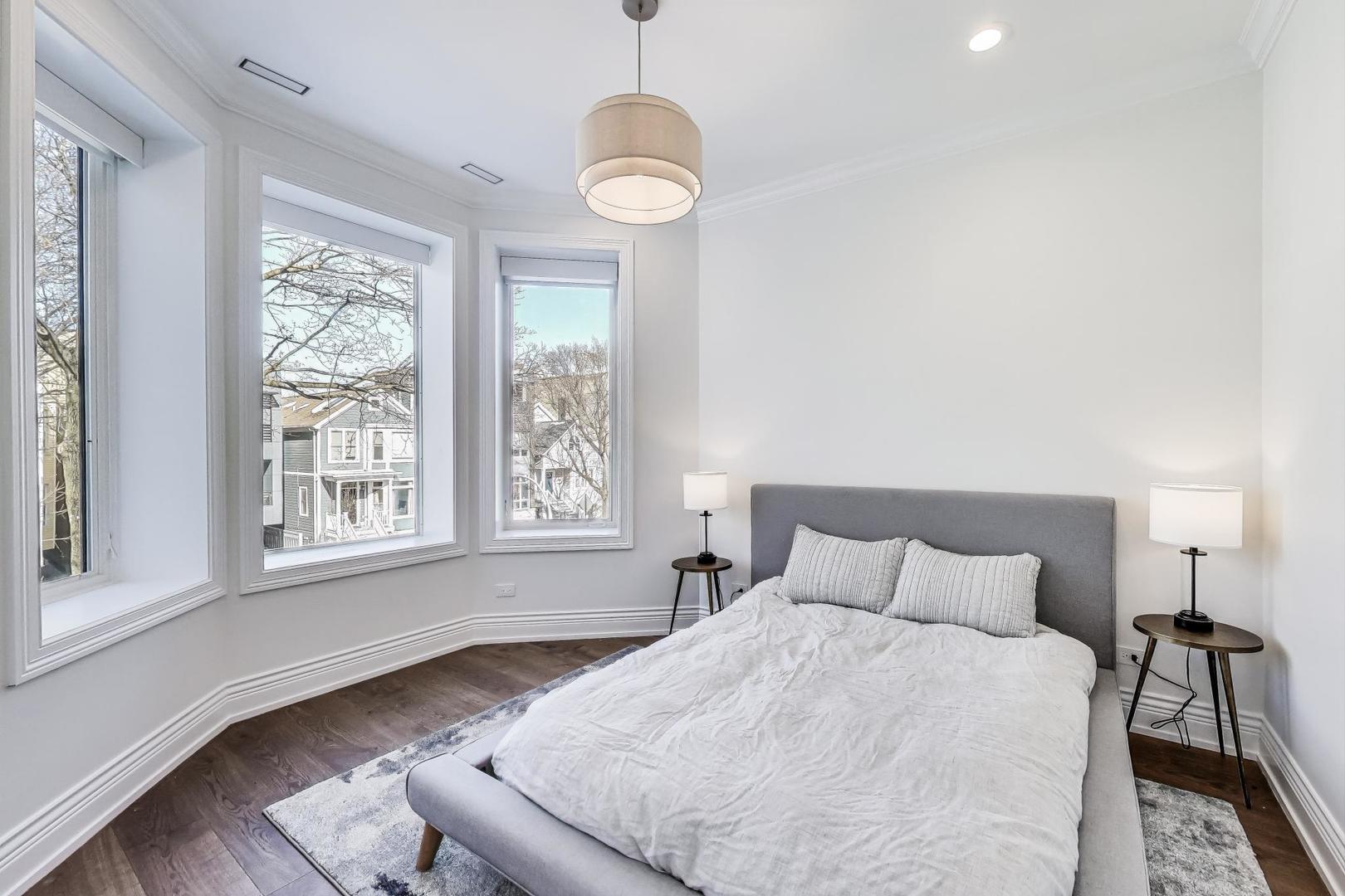 1515 W School Street