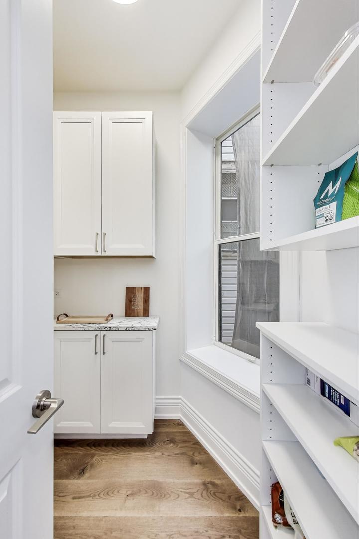 1515 W School Street