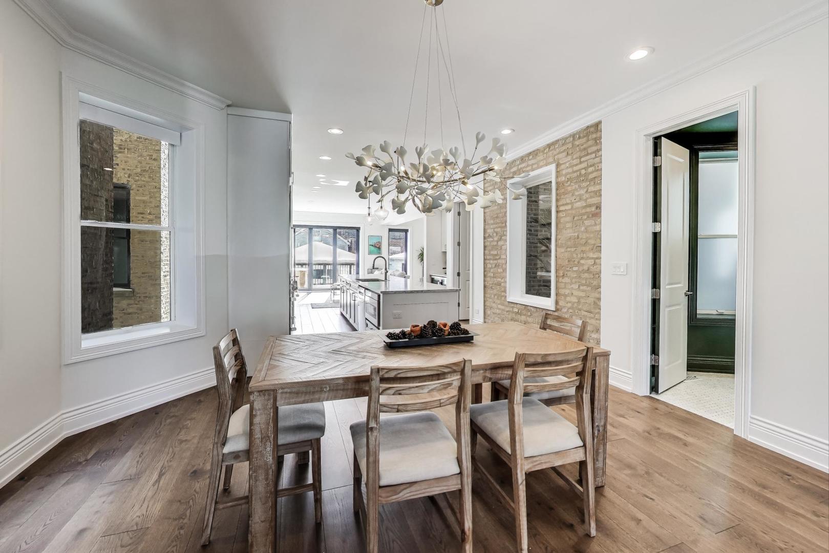 1515 W School Street