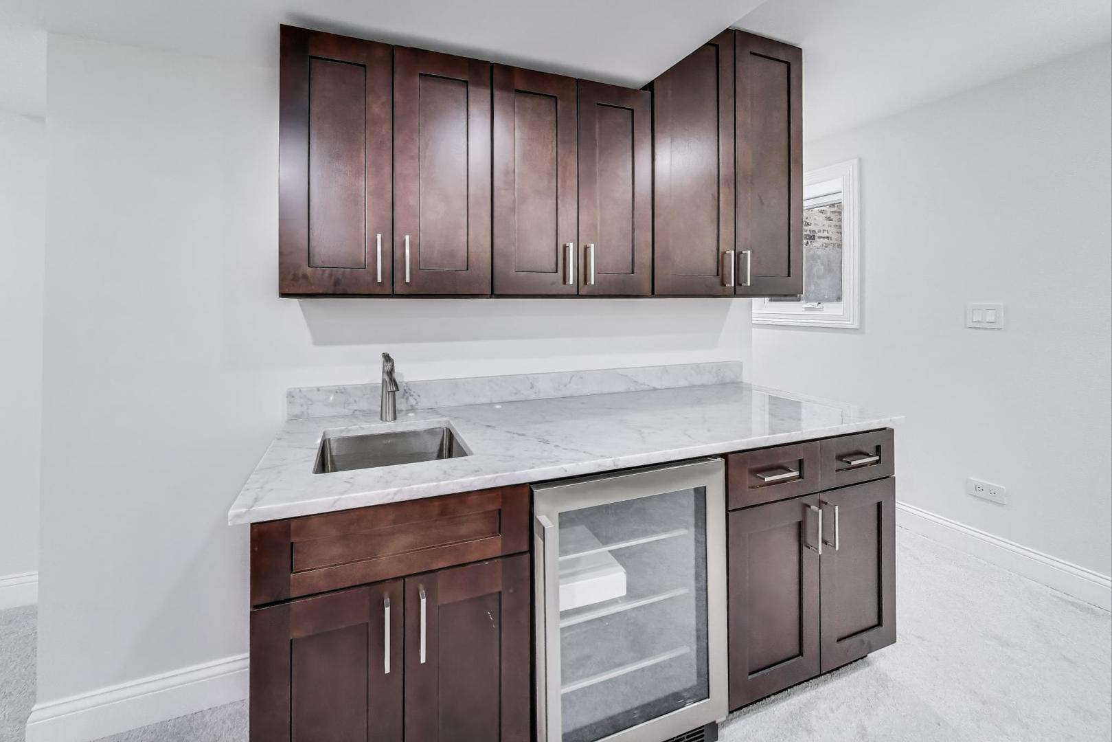 1515 W School Street