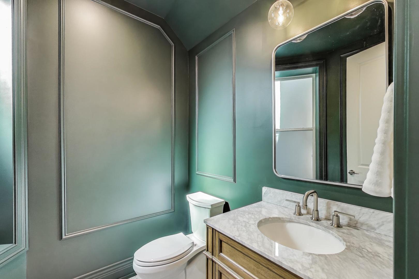 1515 W School Street