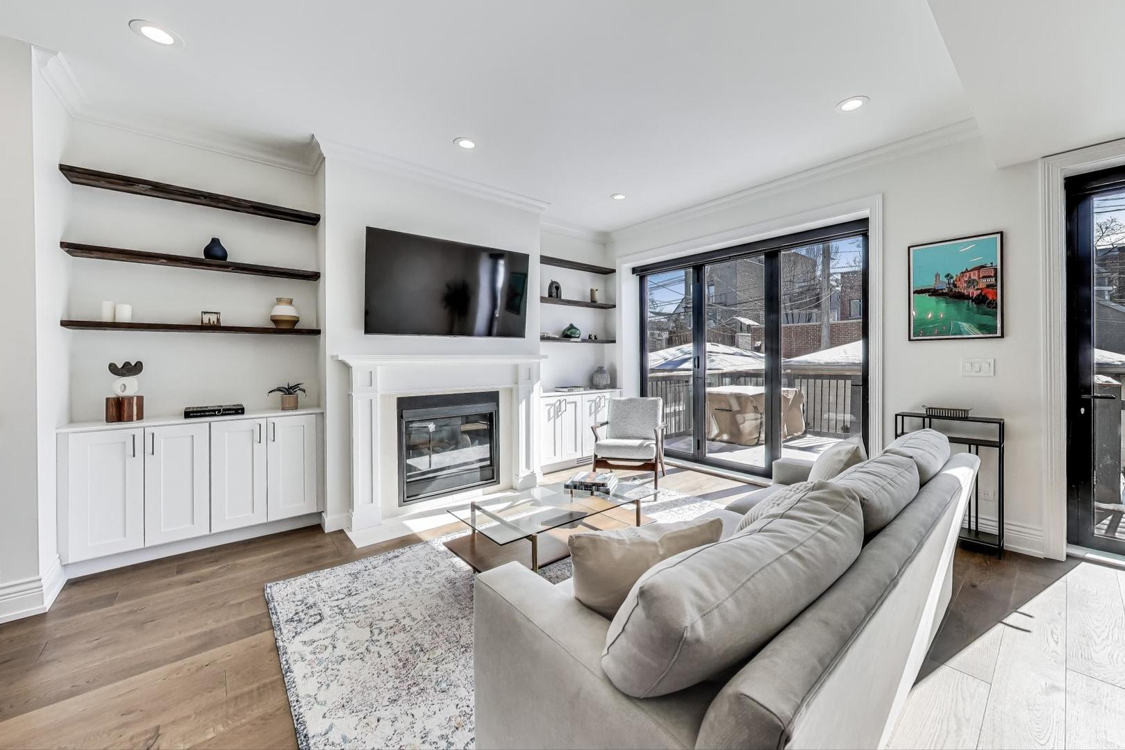 1515 W School Street