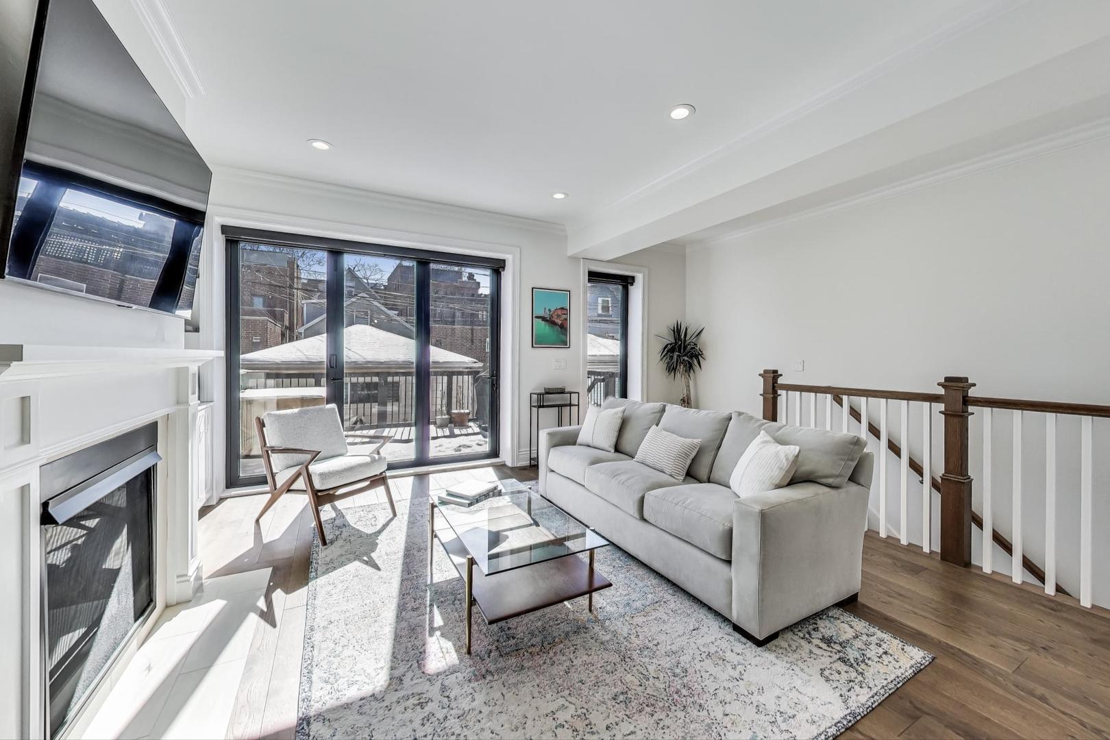 1515 W School Street