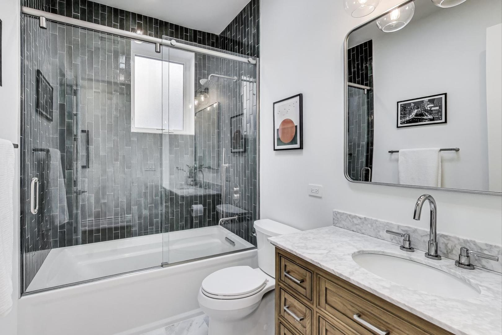 1515 W School Street