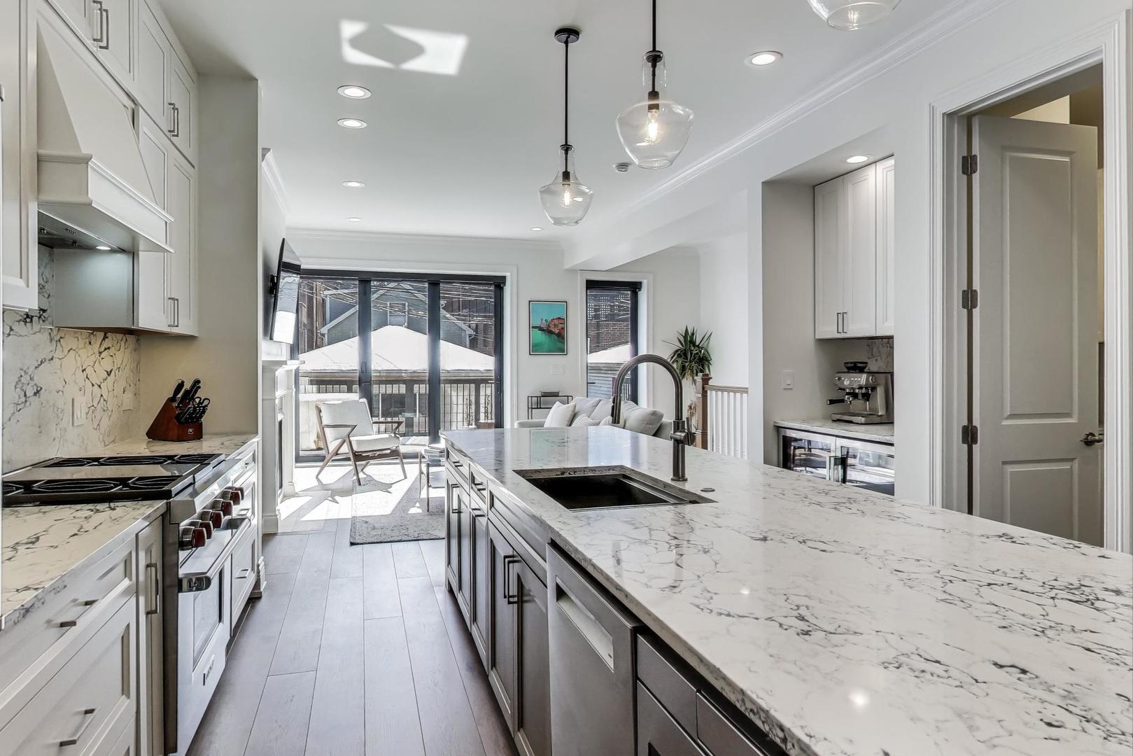 1515 W School Street