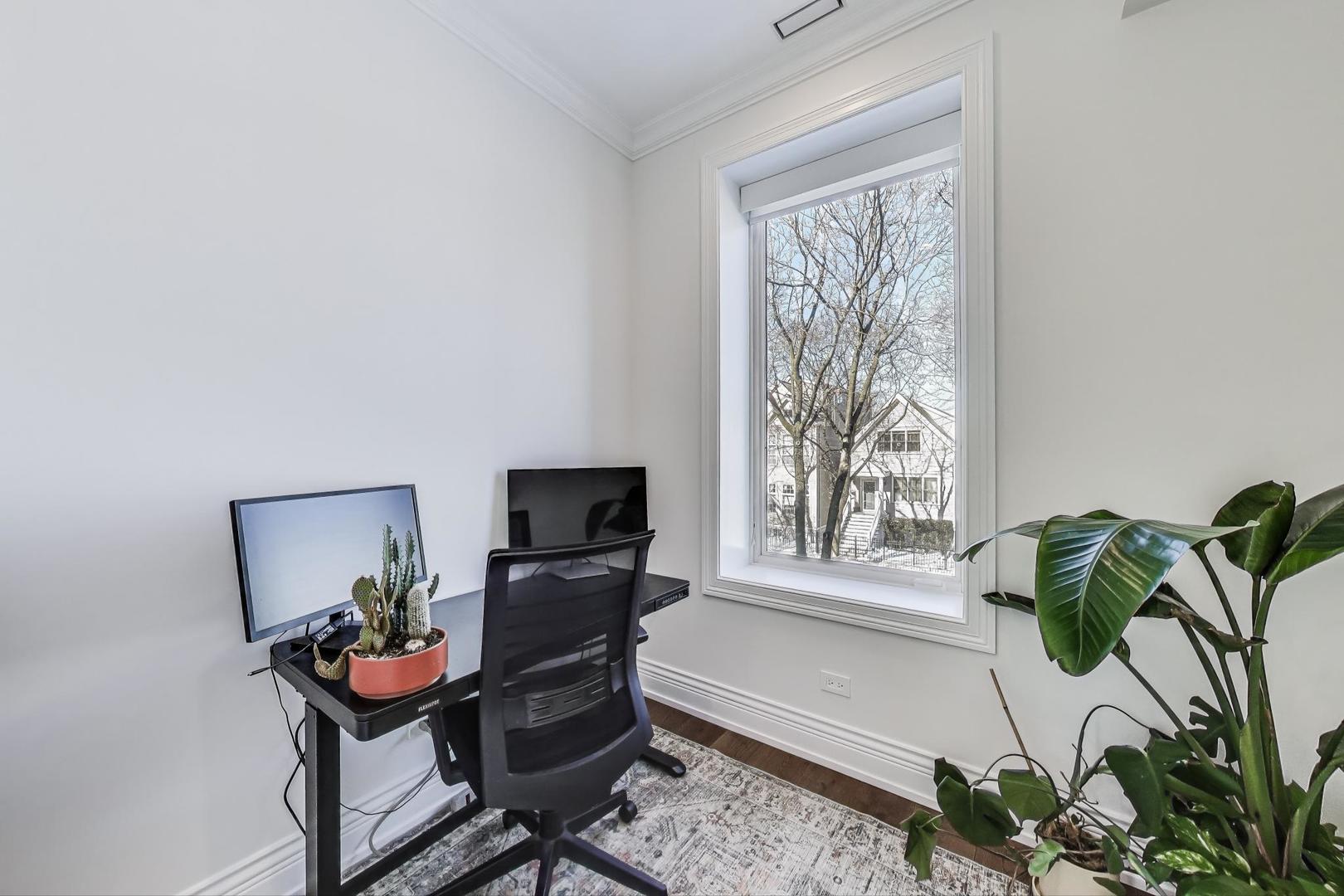 1515 W School Street