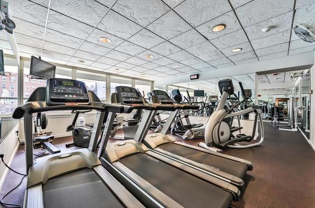 111 E Chestnut Street Unit: 17E