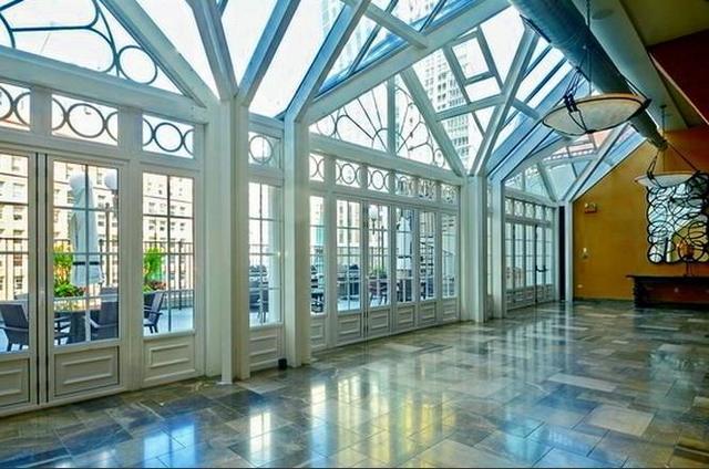 111 E Chestnut Street Unit: 17E