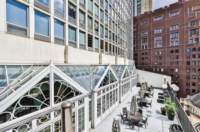 111 E Chestnut Street Unit: 17E