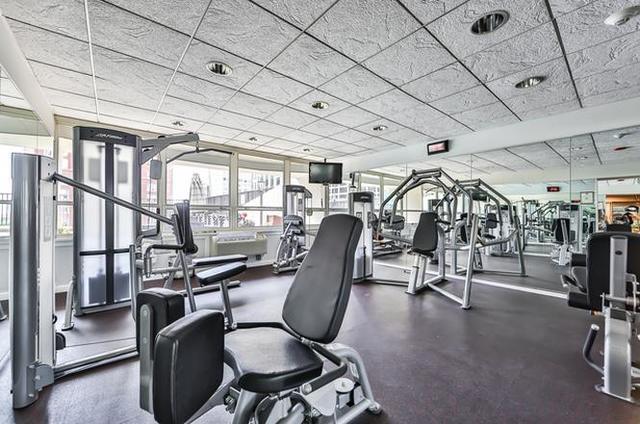 111 E Chestnut Street Unit: 17E