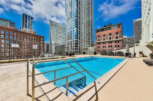 111 E Chestnut Street Unit: 17E