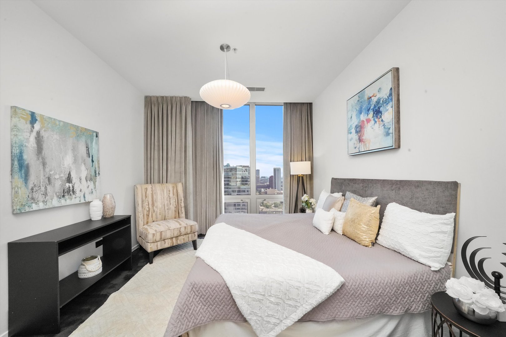 500 W Superior Street Unit: 2009