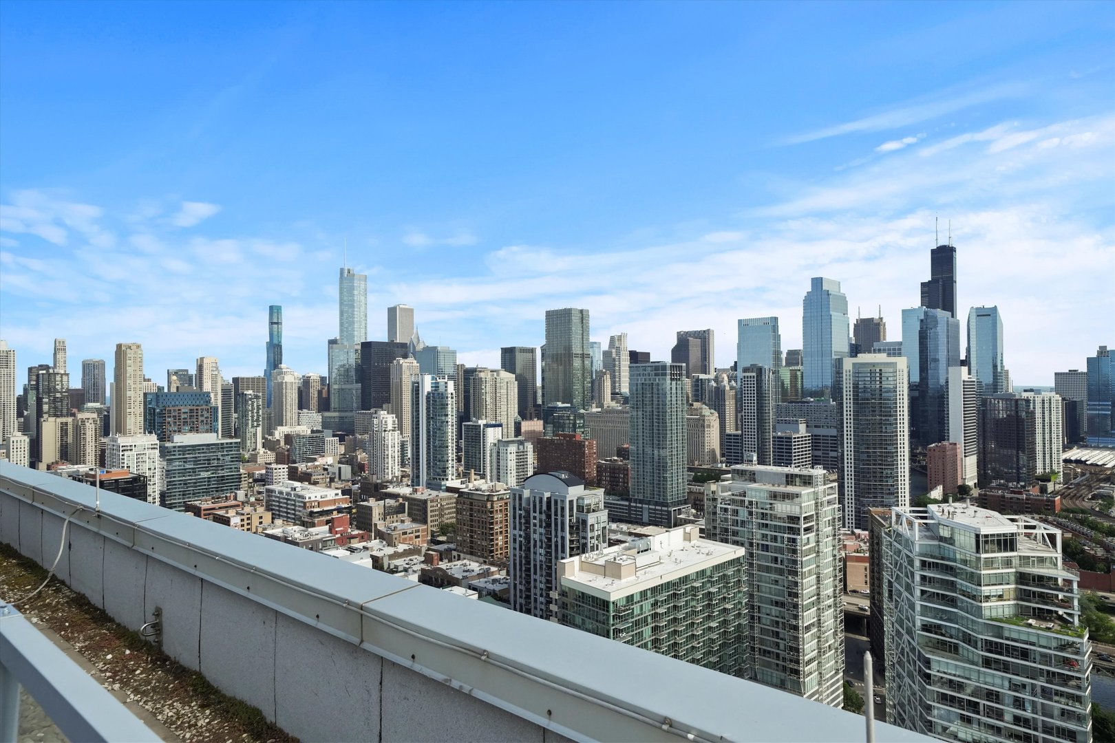 500 W Superior Street Unit: 2009