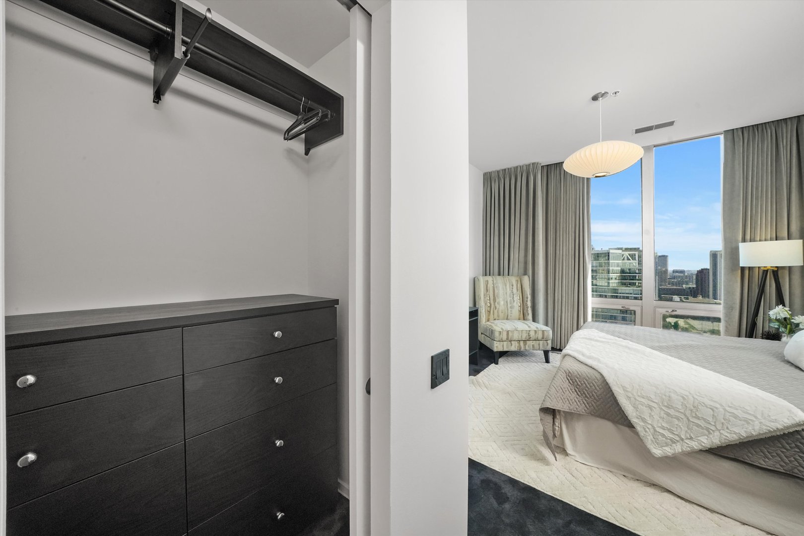 500 W Superior Street Unit: 2009